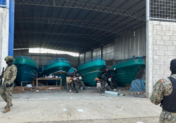 Operativo militar en Jaramijó localiza embarcaciones vinculadas a actividades ilícítas