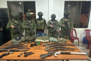Operativos militares en Puebloviejo 10 armas de fuego y municiones decomisadas