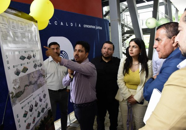 El alcalde de Portoviejo, Javier Pincay, estuvo en la presentación de los resultados de la consultoría.