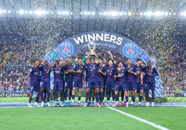 PSG con Pacho es campeón de la Supercopa de Europa 2025 tras vencer en penales al Tottenham