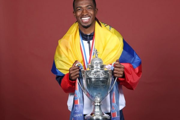 Pacho dedica la Copa de Francia a su madre antes de la final de la Champions