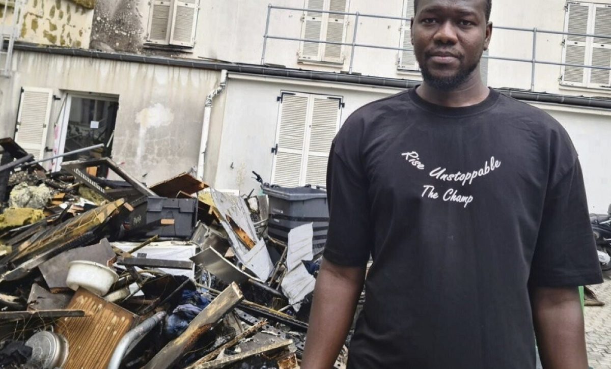 París tiene un nuevo héroe y su nombre es Fousseynou Cissé, un hombre de 39 años, quien rescató a seis personas, incluidas dos mujeres