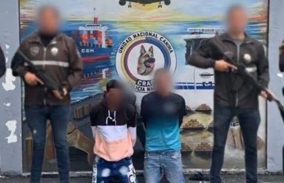 Parte de los detenidos durante el operativo que permitió el decomiso de miles de dosis de droga.