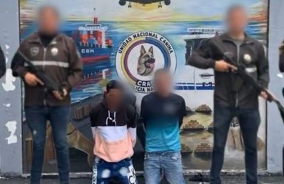 Parte de los detenidos durante el operativo que permitió el decomiso de miles de dosis de droga.