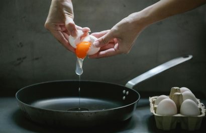 Paso a paso domina el arte de freír huevos perfectos sin que se peguen en la sartén y lo mejor de todo, libre de tóxicos