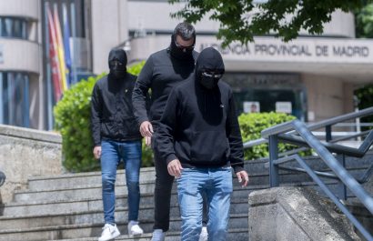 Penas de hasta 22 meses de cárcel y prohibición de ir a estadios para ultras que colgaron un muñeco de Vinícius Júnior