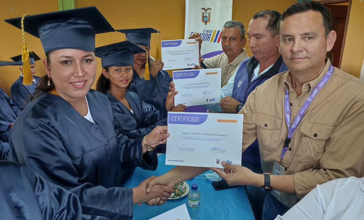 Galo Naula, director Distrital del MAG en Manabí, instó a los productores a replicar los conocimientos adquiridos para optimizar la producción.