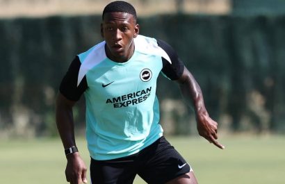 Pervis Estupiñán busca salida del Brighton mientras juega en victoria ante Stoke City