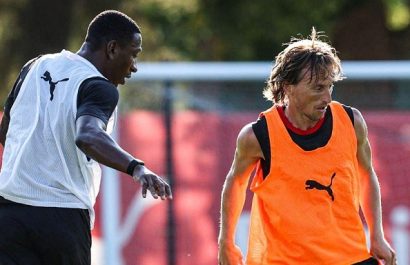 Pervis Estupiñán entrena por primera vez junto a Luka Modrić en el AC Milan.