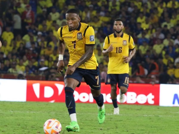 Pervis Estupiñán y Pedro Vite jugadores de la selección de Ecuador FOTO: Willian Paladines