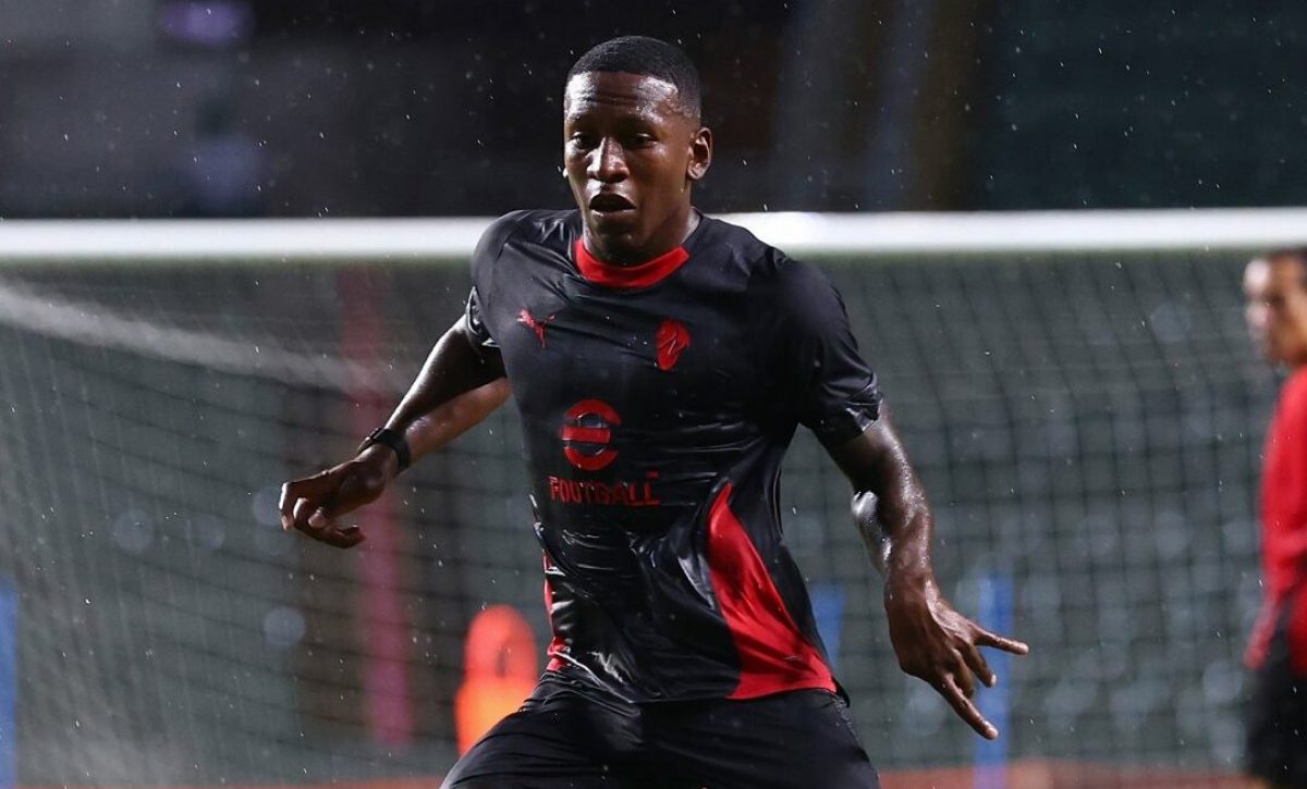 Pervis Estupiñán ya entrena con el Milán tras ser contratado por ese club italiano. FOTO: Milan