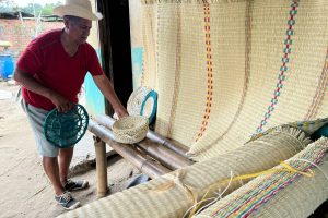 Los artesanos habitan en varios recintos de la parroquia Campozano y aspiran comercializar los artículos.