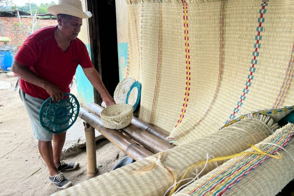 Los artesanos habitan en varios recintos de la parroquia Campozano y aspiran comercializar los artículos.