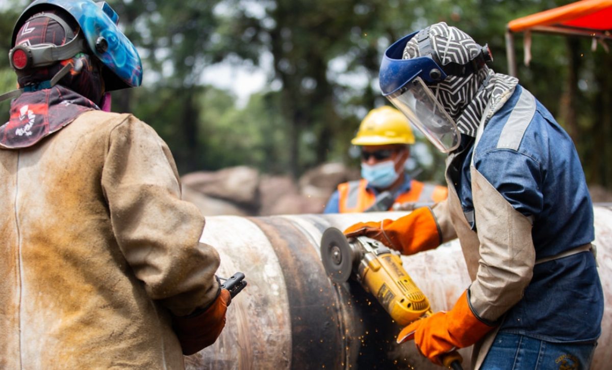 Petroecuador desvincula a 70 personas que recibían sueldos dorados y ahorra cerca de 2 millones de dólares anuales. (Petroecuador).
