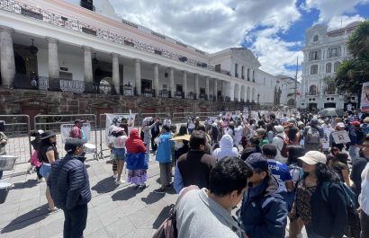 Plantón en Quito demanda respuestas del Gobierno y Fuerzas Armadas