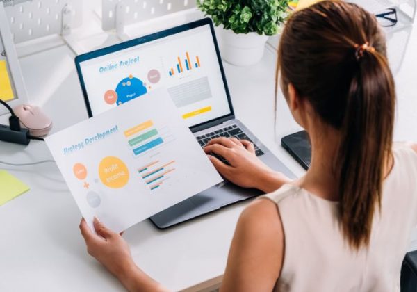 Quito lidera el empleo digital mientras Manabí enfrenta rezago tecnológico