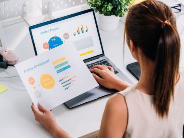 Quito lidera el empleo digital mientras Manabí enfrenta rezago tecnológico