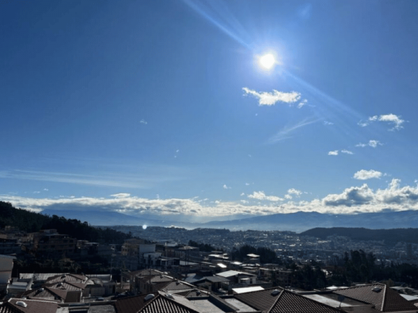 Quito y Guayaquil Lluvias y UV alto en el pronóstico de hoy