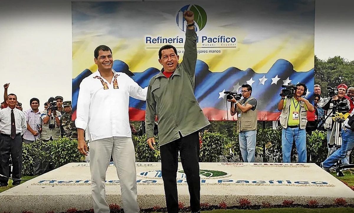 En el año 2008, el entonces presidente del Ecuador, Rafael Correa y el presidente de Venezuela, el desaparecido Hugo Chávez, colocaron la primera piedra en El Aromo en Manta.