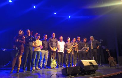 Un grupo de artistas mantenses participó en la velada cultural para recaudar dinero con el fin de comprar el pasaje a Rusia de Isaac Terán.