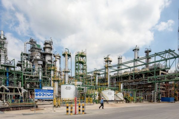 Refinería de Esmeraldas reactiva operaciones al 50% tras reparaciones por sismo de 6 grados que se registró el pasado 25 de abril. (Petroecuador).