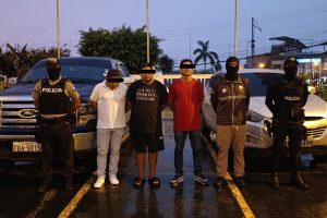 ¡Rescate en carretera! Policía libera a víctima de secuestro y detiene a tres sospechosos