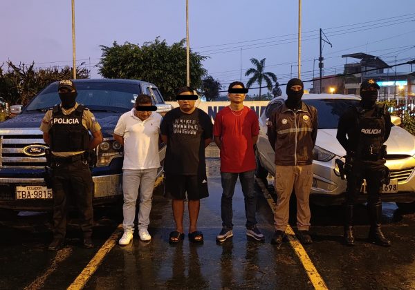 ¡Rescate en carretera! Policía libera a víctima de secuestro y detiene a tres sospechosos