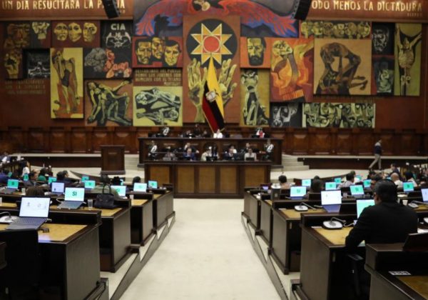 Revolución Ciudadana: RC se debilita en la Asamblea Nacional con dos legisladores menos. (Asamblea Nacional).