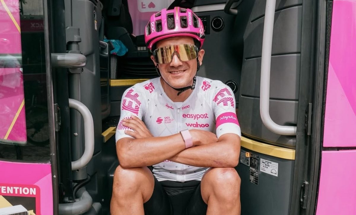 El ciclista ecuatoriano Richard Carapaz llega en el puesto 11 en la quinta etapa del Giro de Italia.