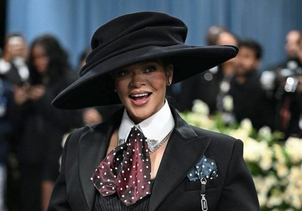 Rihanna marca su espectacular regreso a la música con tema inédito para ‘Los Pitufos’