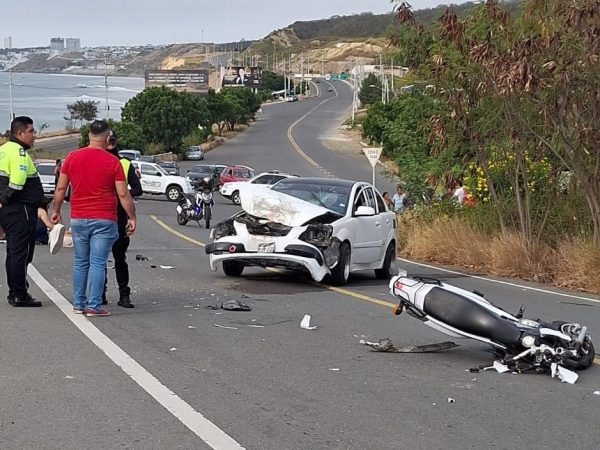 Ronald Alejandro Vilela Chancay, de 19 años, es el motociclista que perdió la vida este sábado 31 de mayo en la ciudad de Manta.