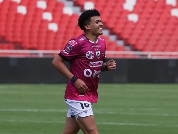 Ronald Briones sufre fractura de peroné en Copa Ecuador