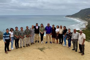 Dirigentes de San Lorenzo, junto a funcionarios del Ministerio de Ambiente y Energía.