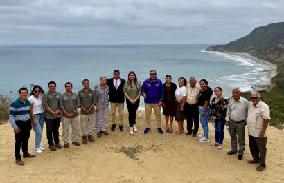 Dirigentes de San Lorenzo, junto a funcionarios del Ministerio de Ambiente y Energía.