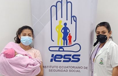 Salvan-a-bebe-en-el-IESS-de-Manta