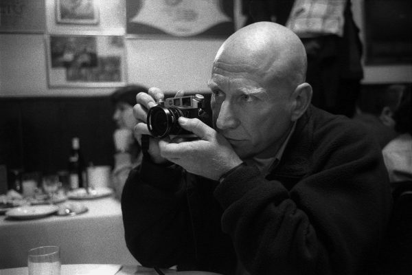 Sebastião Salgado, el fotógrafo brasileño que documentó los grandes desafíos contemporáneos, como la protección del medio ambiente, las migraciones y el trabajo.