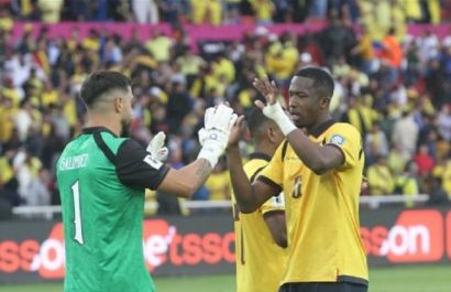 Hernán Galíndez (i) y Willian Pacho forman parte de la nómina tricolor.
