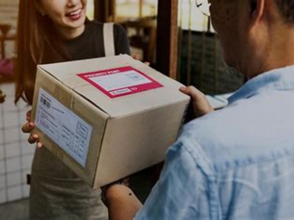 Senae recordó que los ecuatorianos residentes en el exterior pueden seguir utilizando el régimen de categoría G, el cual permite el envío de paquetes libres de aranceles.