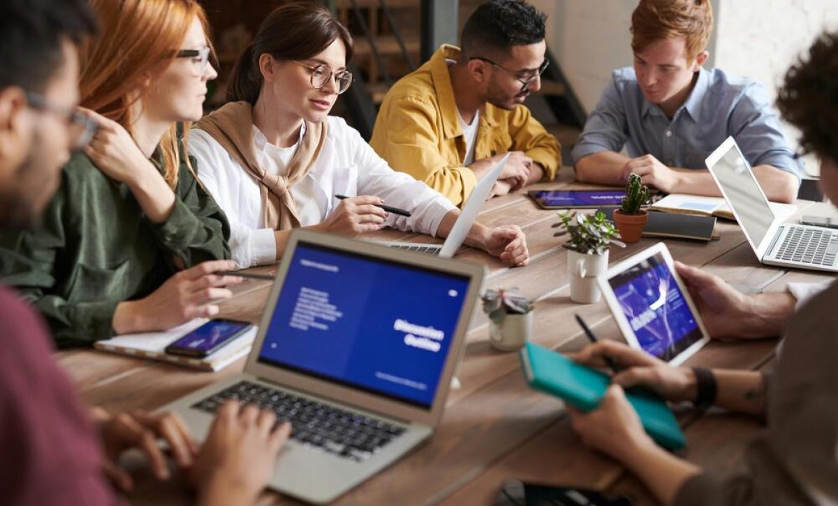 Senescyt regala becas a profesionales ecuatorianos para curso en India