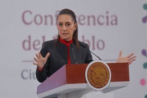 Sheinbaum anuncia nuevos fondos para asistir a los mexicanos afectados por las "injustas" redadas de Trump