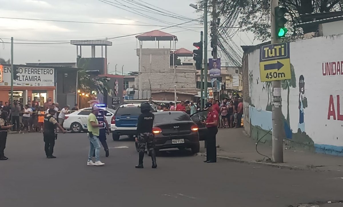 Sicariato en Manta Mujer es asesinada mientras esperaba en los exteriores de una escuela