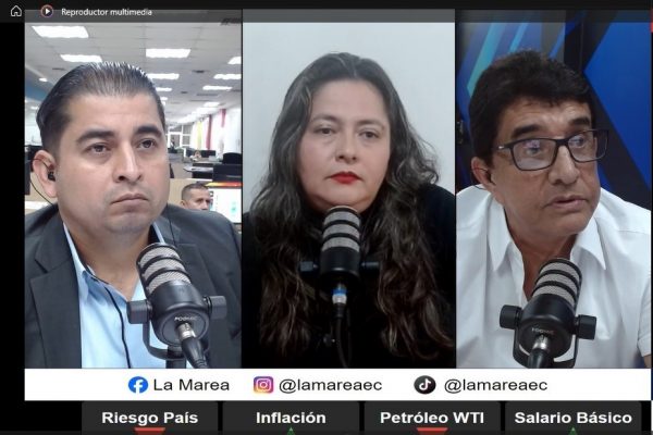 Jorge Cevallos (derecha) durante una entrevista en Manavisión Plus