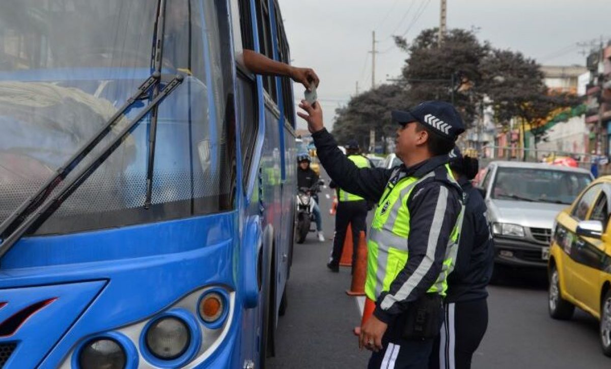 Sistema de buses urbanos en Quito cambiará recorridos y forma de cobro desde agosto