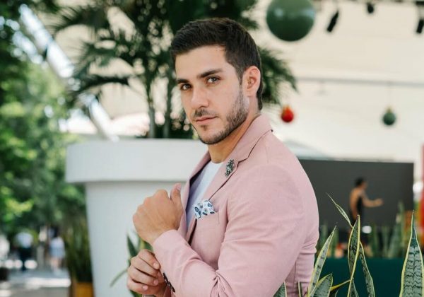 Stefano Navas se lanza a la actuación en serie icónica
