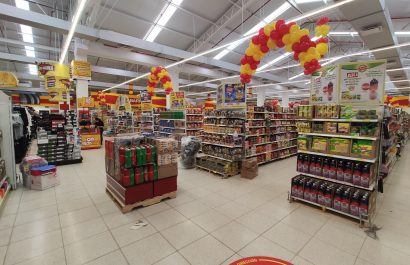 Corporación Favorita y El Rosado siguen liderando las ventas en 2024, pero TuTi destaca con un crecimiento acelerado y ganancias por primera vez. Conozca el comportamiento financiero de las grandes cadenas comerciales.