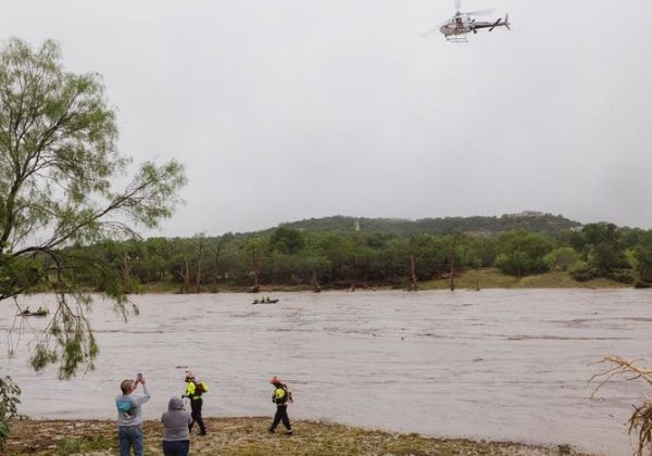 Foto / Europa Press. Labores de rescate tras una riada en el condado de Kerr, en Texas.