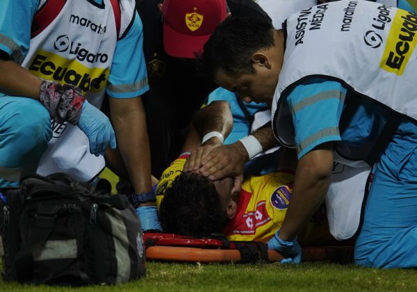 Thiago Serpa enfrenta larga recuperación tras fractura en duelo entre Aucas y Emelec