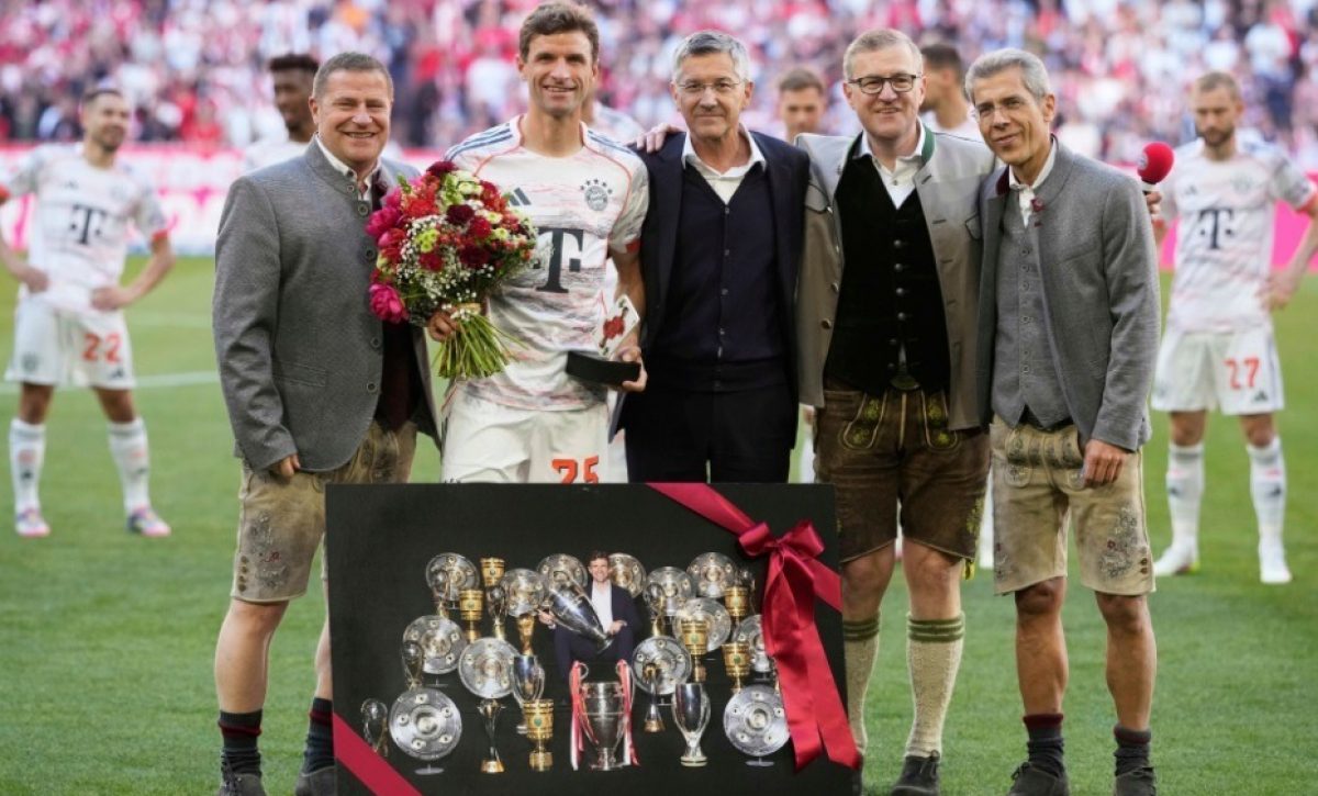 Bayern Múnich homenajea a Thomas Müller en su último partido en el Allianz Arena.