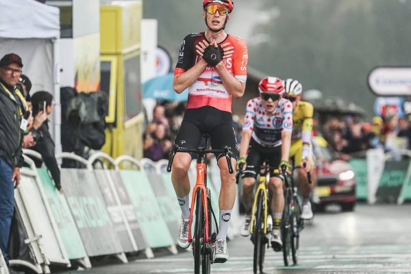 Thymen Arensman triunfa en La Plagne; Pogacar mantiene el liderato del Tour 2025
