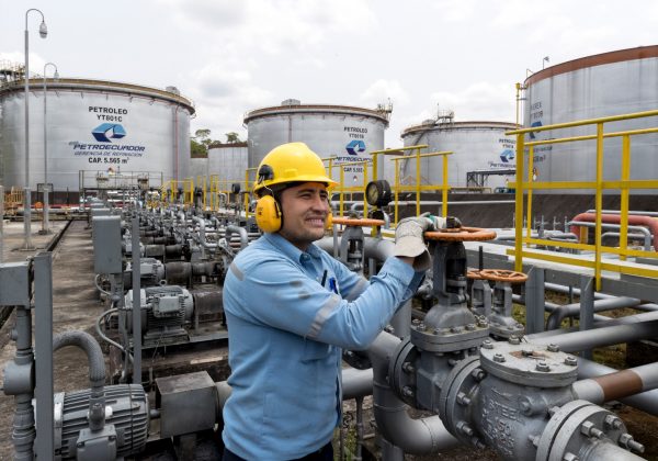 Trabajadores de Petroecuador rechazan recorte masivo y alertan sobre graves riesgos para la producción y exportación petrolera